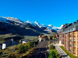 Apartamentos Candanchu 3000, hotel a Candanchú