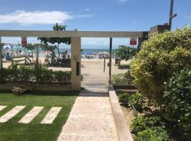 Apto com ótima localização, centro de Meia Praia: Itapema'da bir otel