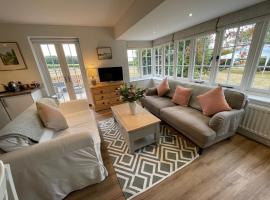 Garden flat near Goodwood with stunning views, vacation rental in Petersfield