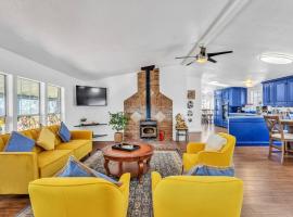 Cozy Cabin on 10 acres, hotel di Pilot Hill