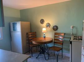 Beach Side Studio #3 apts, Hotel in North Camellia Acres
