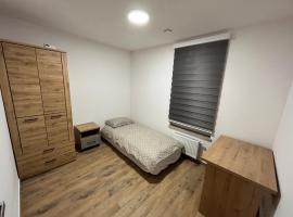 Separate Room in a New Townhouse in Warsaw, habitación en casa particular en Varsovia