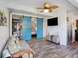 Airy Kailua-Kona Condo Less Than 1 Mi to Beach and Town、カイルア・コナのスパホテル