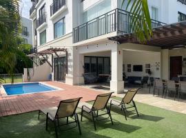 Laguna Retreat & Private Pool & King Bed & Sleeps 9, מלון עם חניה בEl Chirú