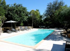 LES GITES DE VALERIE Appartement de 50m2 avec parking privé, hotel com piscinas em Nîmes