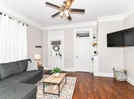 Cheerful 2-Bedroom Cottage in Downtown Noblesville