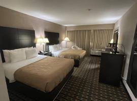 Quality Inn & Suites Cincinnati Downtown: Cincinnati şehrinde bir otel