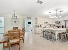 Bikes, Yard and Fire Pit at Upscale Lecanto Home!