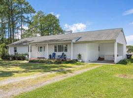 Waterfront house on 4 acres with boat ramp& slips., villa 