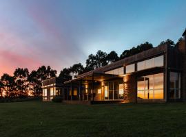 Tall Trees Country Escape, holiday home in Foster