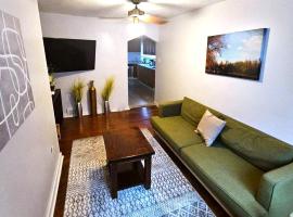 3 BR Southside Pad - Sleeps 8 - Amazing Location, hotel cerca de South Side, Pittsburgh