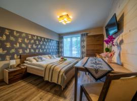 Pokoje z widokiem na góry i Prywatny Domek z zadaszoną altaną - grillem i ogniskiem., Hotel in Zakopane