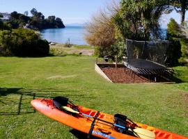 Beachfront Playground, beach hotel in Kaiteriteri