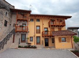 Albergo Diffuso Polcenigo Casa Blas, hotel in Polcenigo