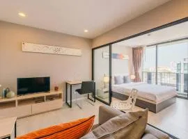 Modern Condo in Nimman (F806) by Pimolplace