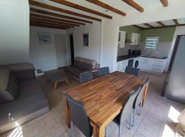 Maison 5 chambres avec piscine, huisdiervriendelijk hotel in Petite Île