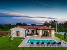 Villa Victoria by IstriaLux, hotel in Jurići