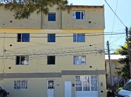 Hospedaje Los Macaes, hotel u gradu 'Comodoro Rivadavia'