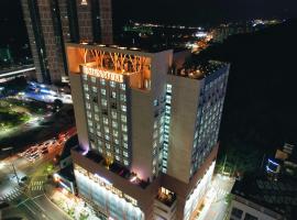 Jeonju Signature Hotel&Residence, viešbutis mieste Džondžu