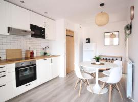 Cómodo piso en el Pirineo Aragonés, hotel in Sabiñánigo