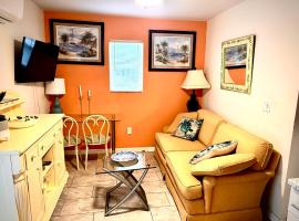 ~ Cozy In-law Apartment Close to Siesta Key ~, hotell sihtkohas Sarasota huviväärsuse Bee Ridge Park lähedal