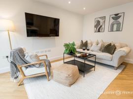 Viesnīca NEW Elegant apartment, 2 bed, balcony, Poole - Aurora's Abode pilsētā Parkstone