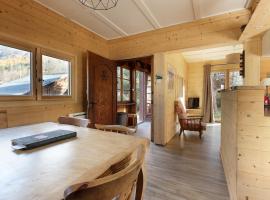 Le Petite Chalet Tourmente, hotel cerca de Glacier des Bossons chair lift, Chamonix Mont Blanc