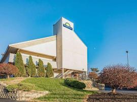 Days Inn by Wyndham Cincinnati I-71，位于辛辛那提辛辛那提市（伦肯场）机场 - LUK附近的酒店