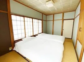 御浜岬の至福を一身に味わう 一軒家貸切宿で贅沢なバーベキューを楽しみながら夕陽に染まる戸田湾の美しさを満喫