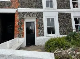 Turner Cottage - 3 bed with a View of the Harbour