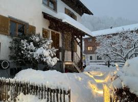 Ines Ferienwohnung, hotel a Mellau