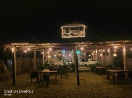 Surya cafe and stay sea view, отель в Гокарне