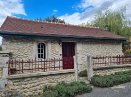 PETIT GÎTE 18 ème tout confort, hotel v destinaci Saint-Germain-des-Fossés