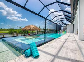 VILLA FOURTASTIC VIEW - 4 BEDS - 4,5 BATHS - 8 GUESTS - GULF ACCESS & POOL/SPA - BOAT, Hotel in Cape Coral