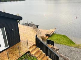 Newly built house with a magical view of Malaren, cabaña o casa de campo en Södertälje