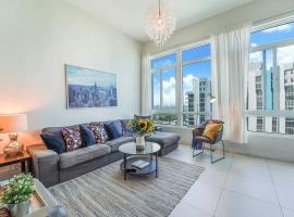 Splendid Penthouse with Balcony & Free Parking: Miami Beach'te bir villa