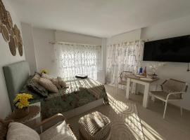 Reel Apartments- Luxury Studio with swimming pool., hotell i Torrevieja