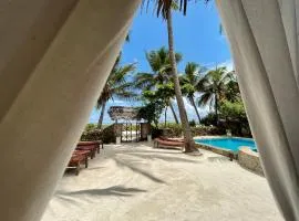 Villa Kipara - Beachfront with private Pool