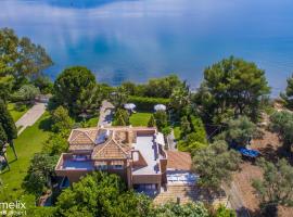 Faros Seaside Villa - 250 sqm in Politika of Evia, viešbutis mieste Politika