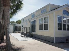 Venture Out 447 Marlin Dr Comes WITH GOLF CART, spa hotel in Panama City Beach