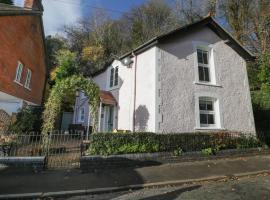 Camellia Cottage, holiday home in Malvern Wells