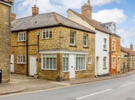 2 Bed in Crewkerne 88437, hotel in Crewkerne