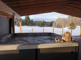 The McCall House- Hot Tub, A/C, Huge Covered Patio, cottage in McCall