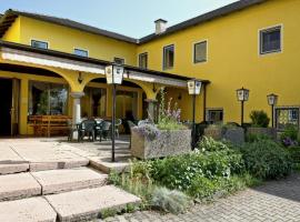 Stiftsgasthof Hochburg, hotel v destinaci Hochburg-Ach