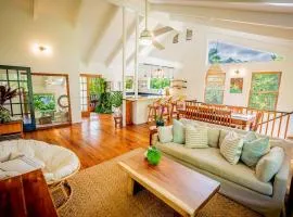 Hanalei Getaway~Walk to Hanalei Bay/town, sleeps12