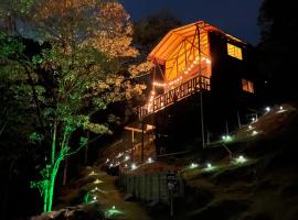 Bamboo Lodge, vista privilegiada a las montañas, ξενοδοχείο σε Μεδεγίν