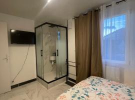 Calaisis room bed, hotel v destinaci Calais