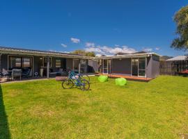 Walk to the Water - Whangamata Holiday Home, hospedaje de playa en Whangamata