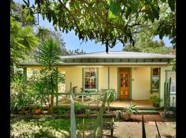 Aranui palms - Mapua Holiday Home, sumarhús í Mapua