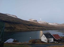 Fjord Guesthouse, בית הארחה בFunningsfjørður